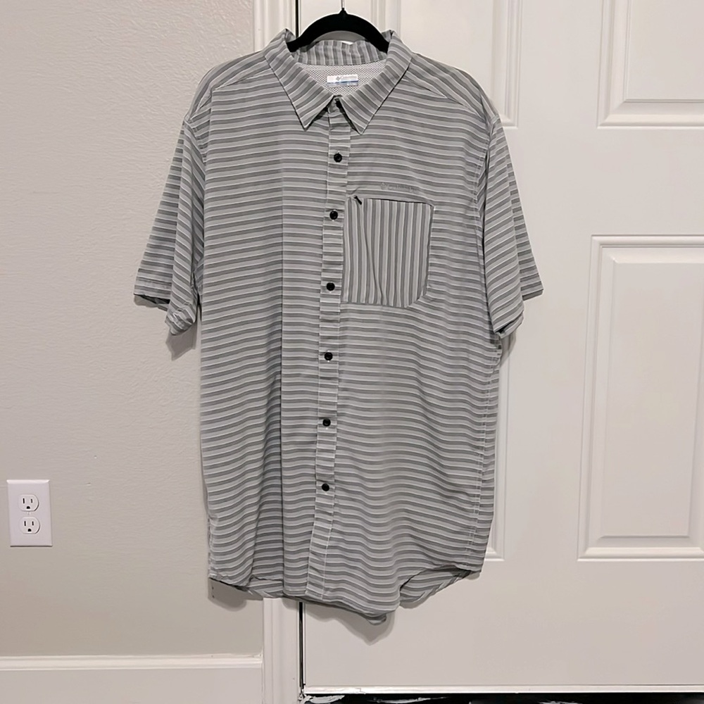 Striped Columbia Men's Shirt/front zip pocket